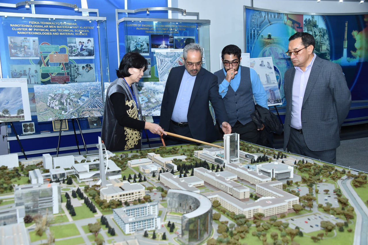 Iranian scientists visited the university museum